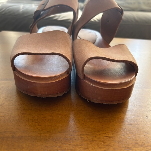 Bryr Platform Sandals - Picture 4 of 5